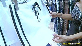 MilfHunter – Lip service